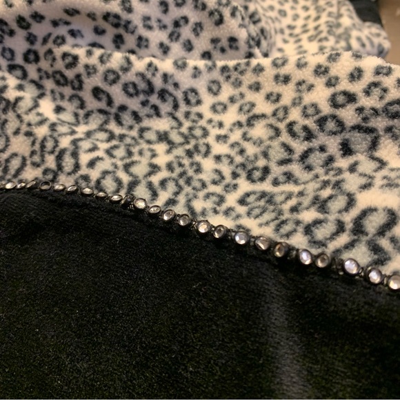 French Kitty Long Sleeved Robe with Waist Tie Size Large - Picture 10 of 16